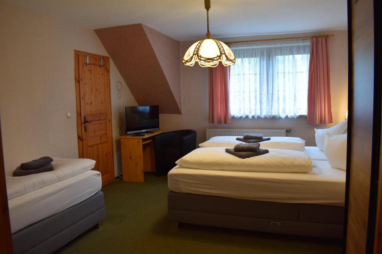 Landhotel "Lichte Aue" Lichtenau Stutzengrun Экстерьер фото